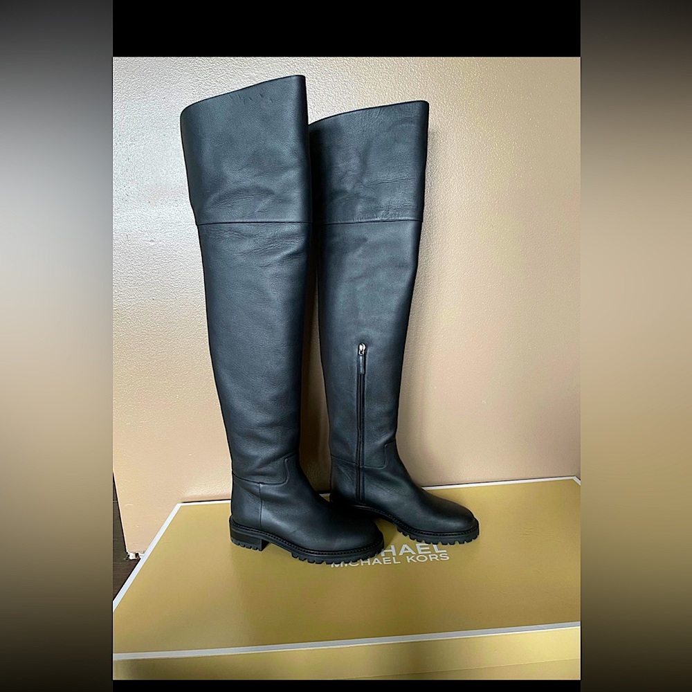 Micheal Kors - COLLECTION  Black Chelsey Runway Boots size 37